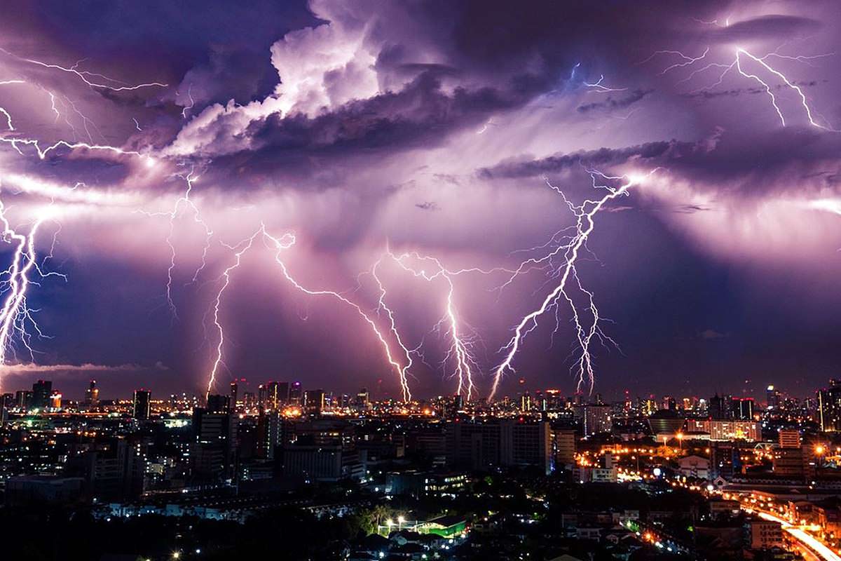 The Essential Guide to Cityscape Lightning Photography