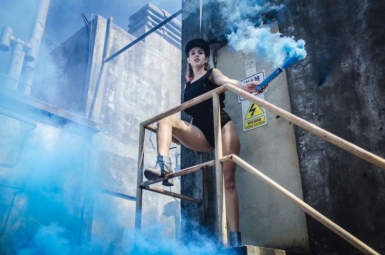 8 Tips to Take Amazing Smoke Bomb Photos with MIOPS Trigger