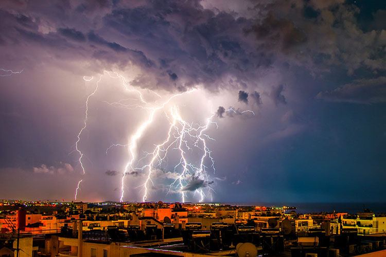 Five bolts of lightning strikes hit the city horizon