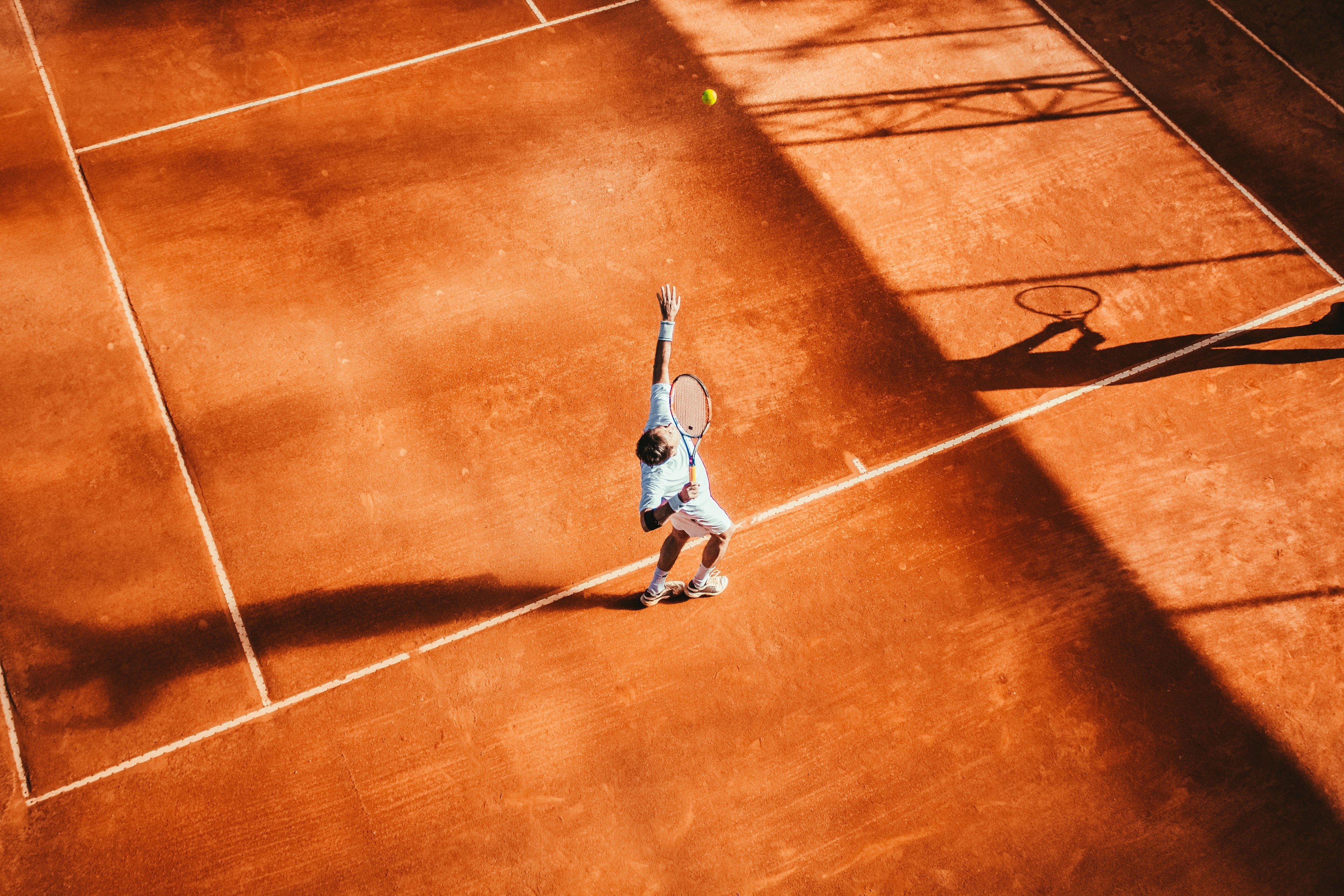 photographing tennis