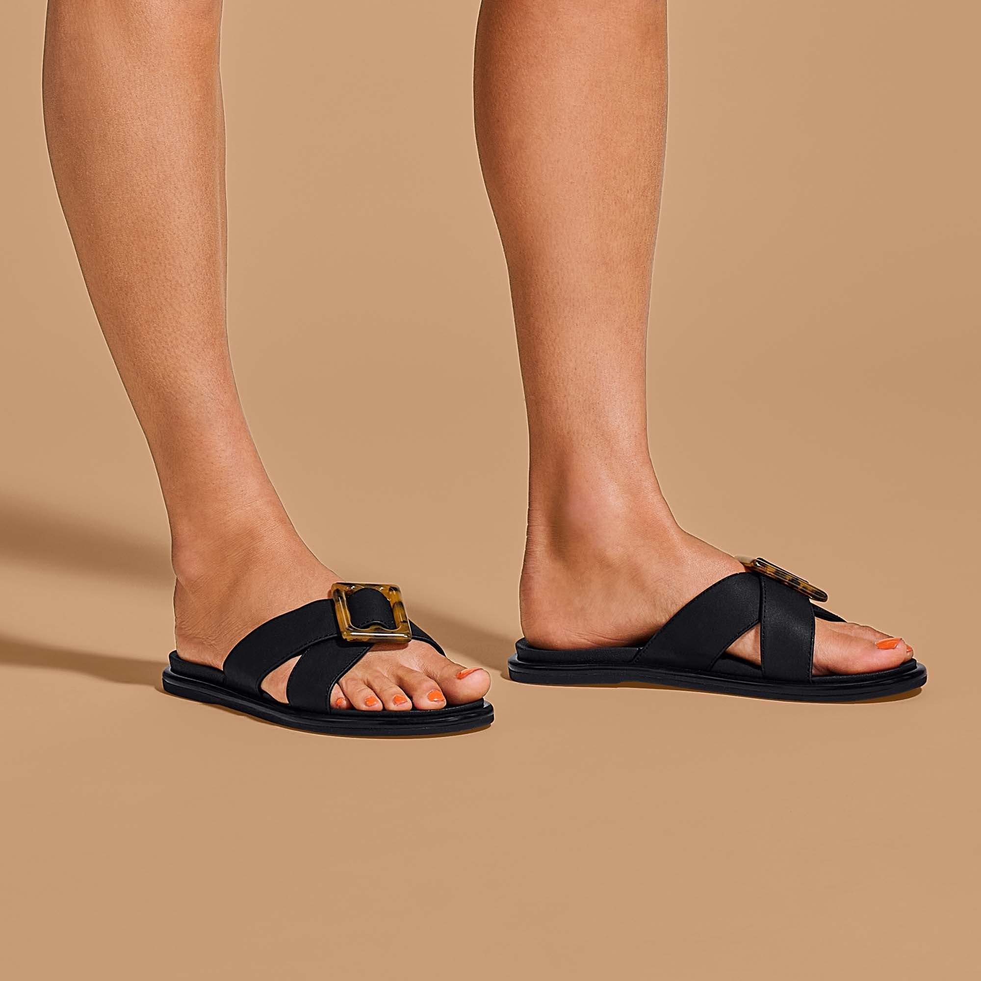 Ohana Women's Beach Sandals & Flip Flops - Black | OluKai – OluKai 