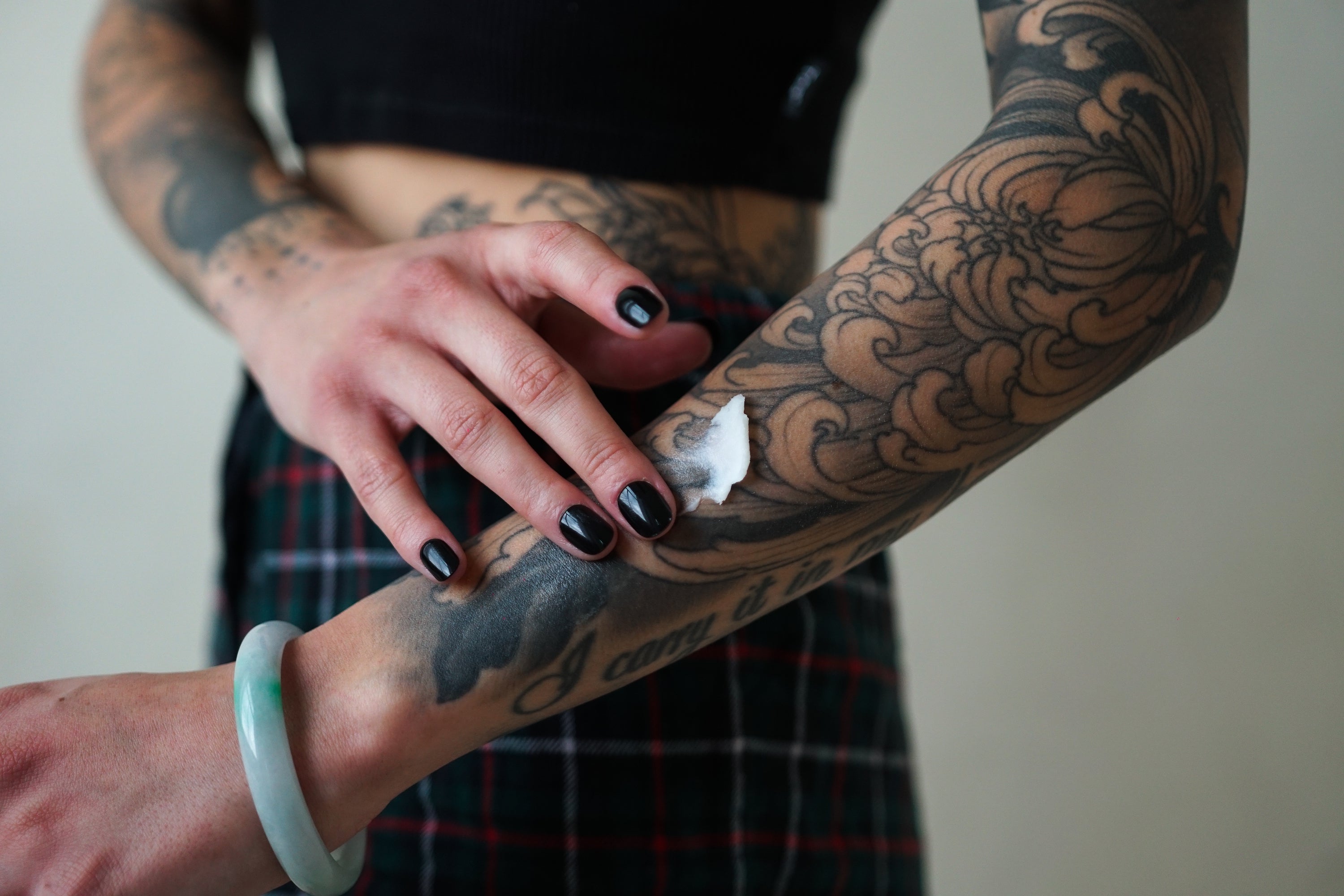 Tattoo Wraps Is Dry Healing or Wrap Healing Better  Skincarecom