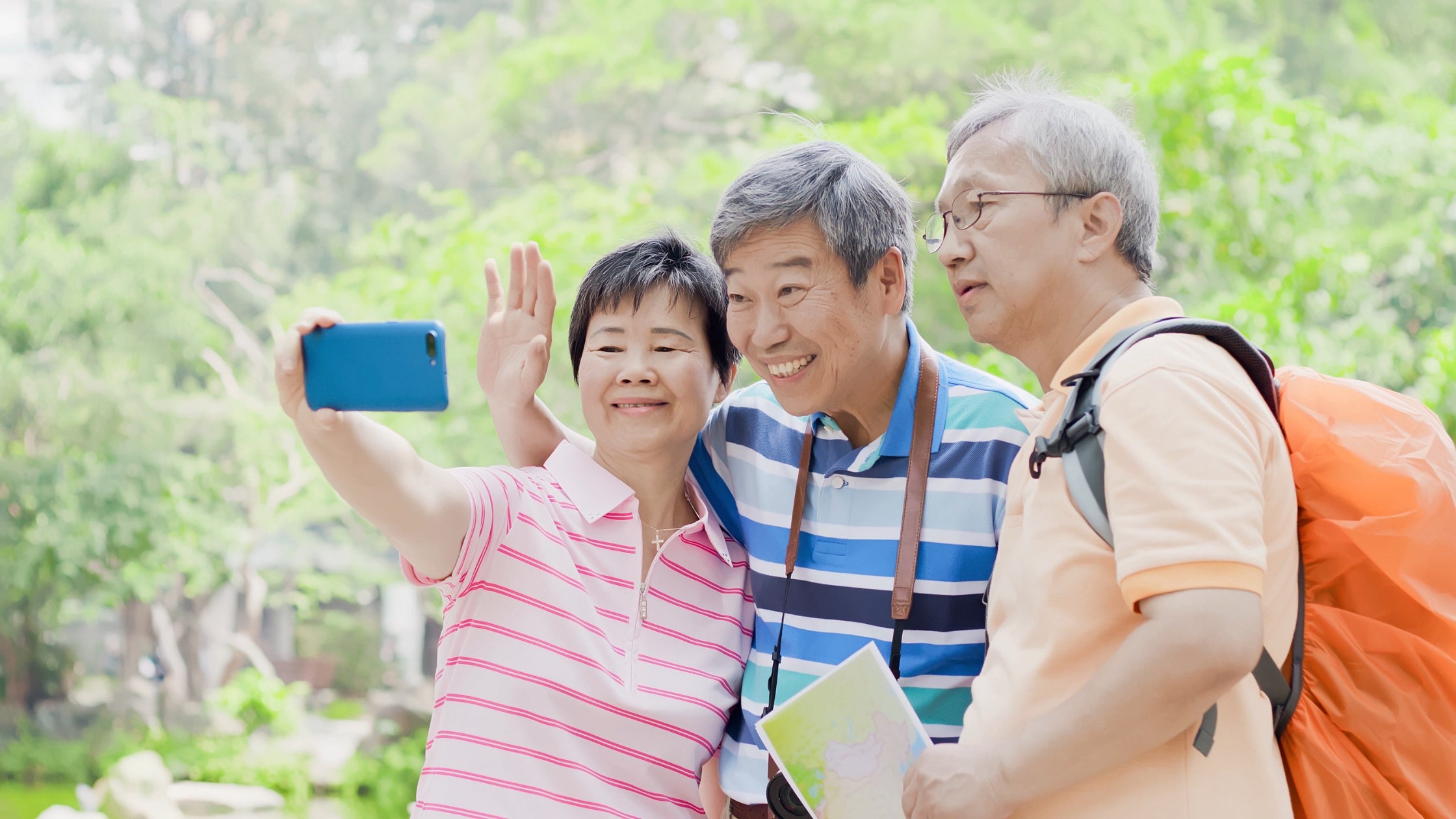 old asian tourists taking a group photo