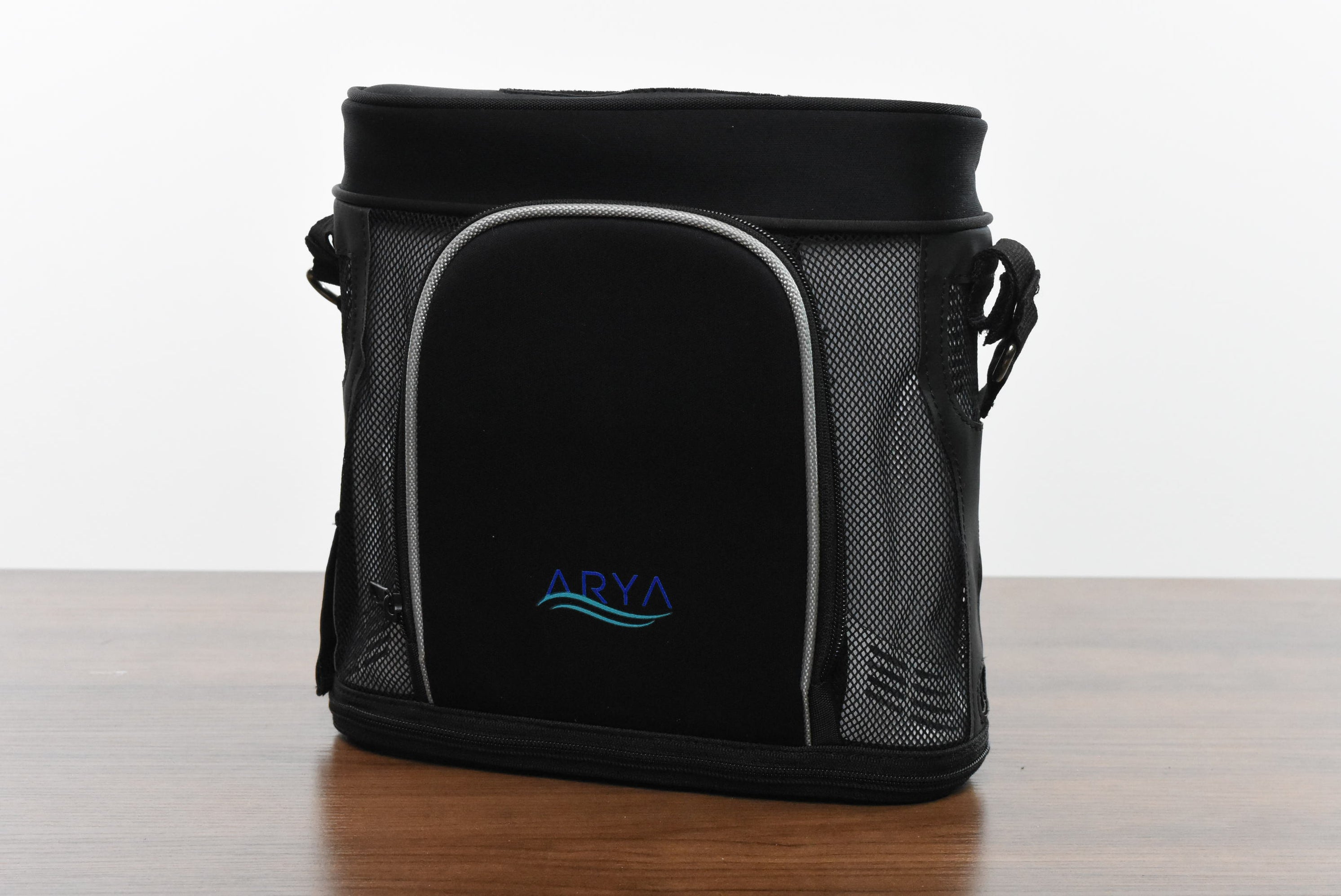 ARYA P5 Portable Oxygen Concentrator Top Rated Oxygen Concentrator   AryaInCaseTabletop 2987x1995 