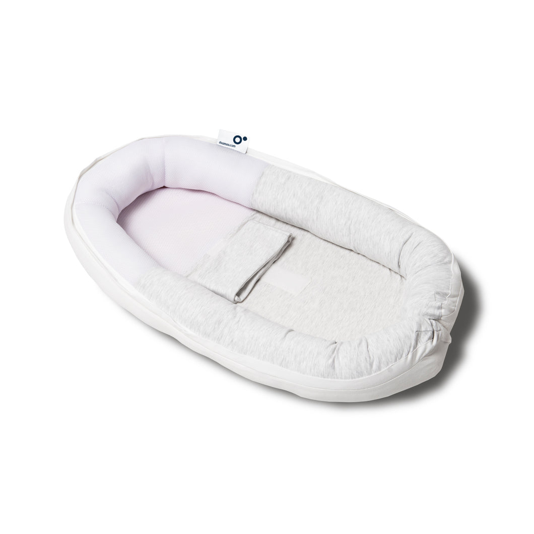 Doomoo jastuk gnezdo za bebe - Chine white, jastuk za bebe, gnezdo za bebe, oprema za bebe, prvo opremanje, doomoo, doomoo srbija