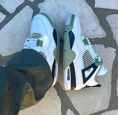 On feet: Air Jordan 4 'Seafoam'