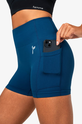 Blue seamless pocket shorts