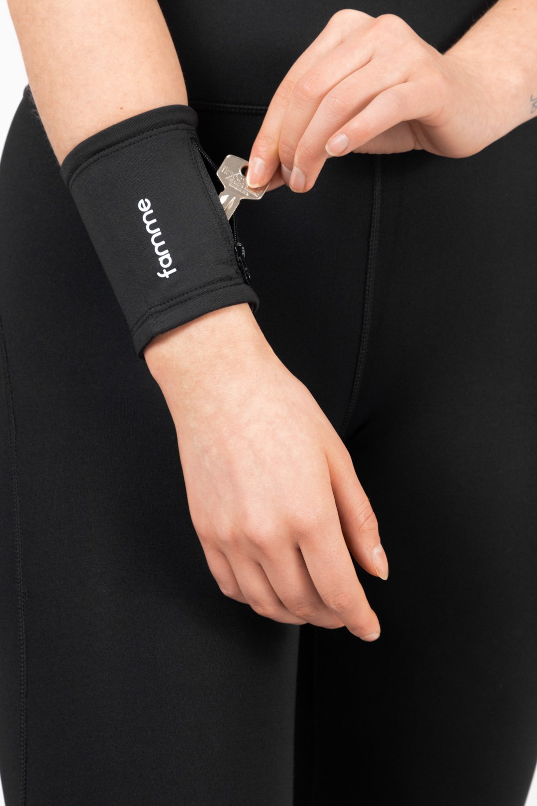 Armband mit praktischer Tasche zur Aufbewahrung von Schlüsseln