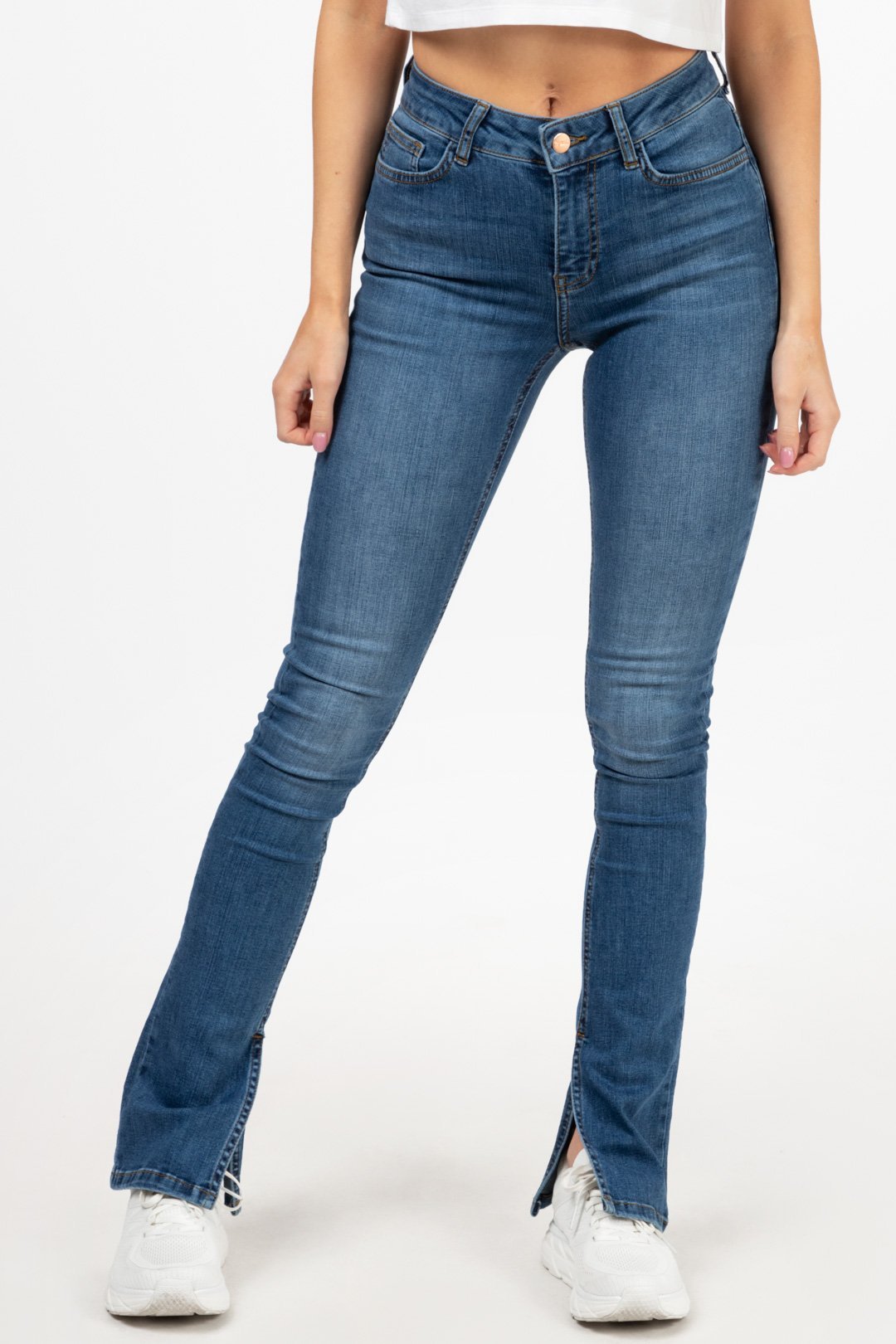 Slim-Fit-Jeans mit Schlitzen unten am Bein