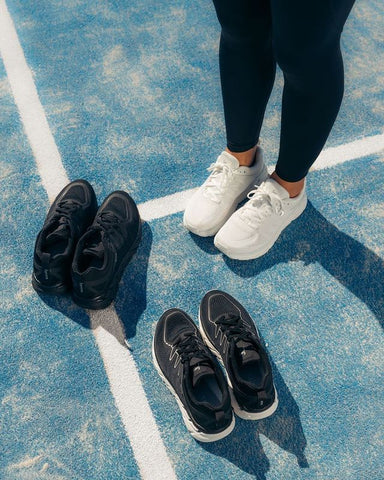 Sneakers mit klobiger Sohle in Schwarz und Weiß