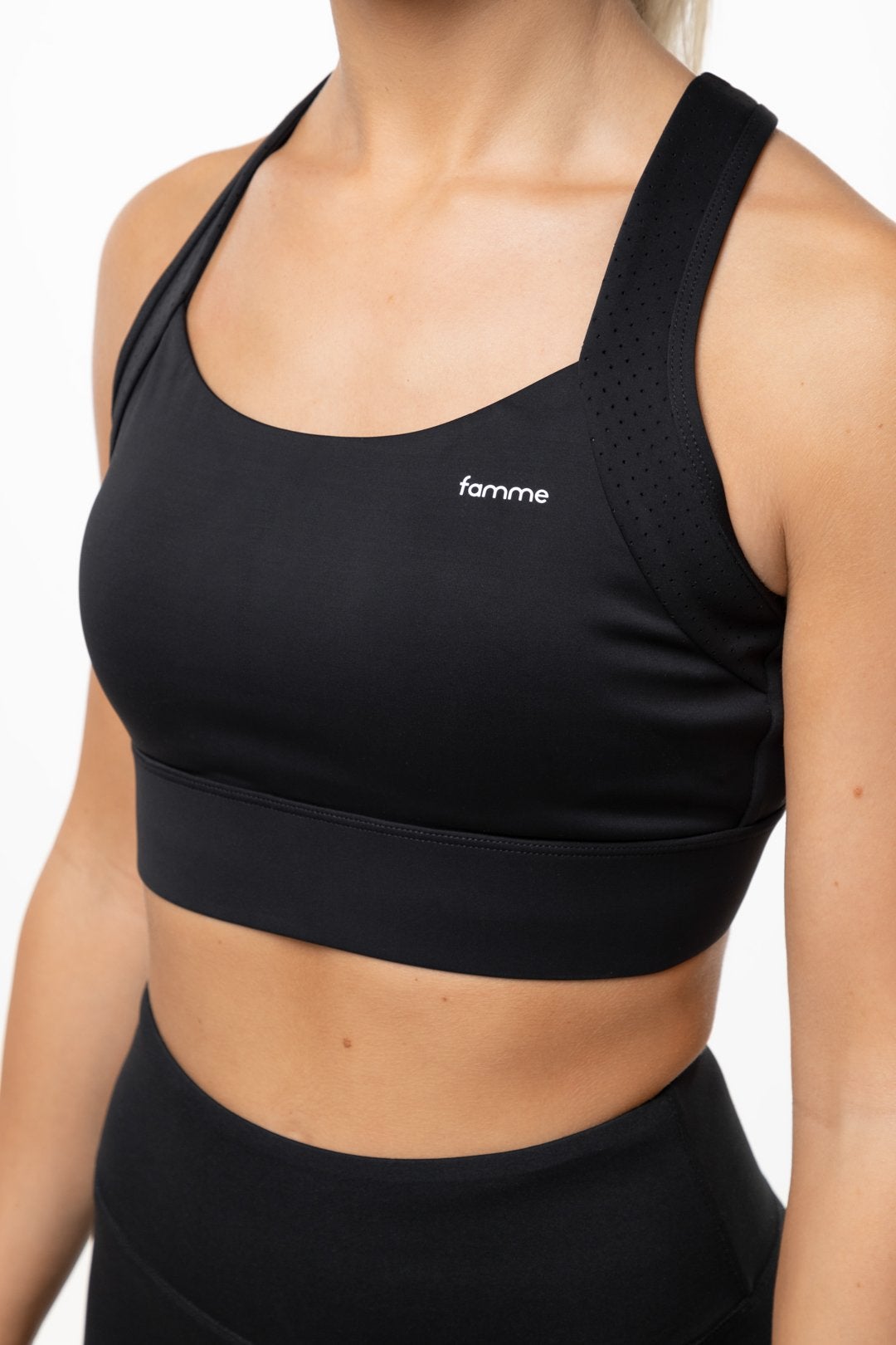 Brassière d'entraînement avec un bon maintien pour le yoga