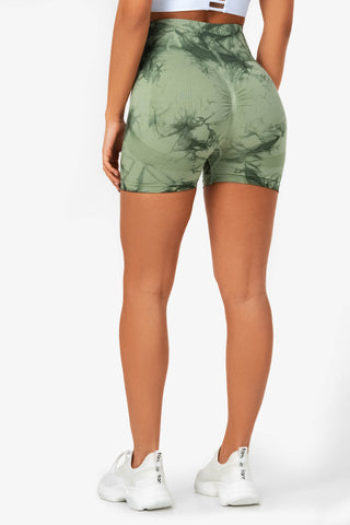 Hellgrüne Scrunch-Shorts mit Batikmuster