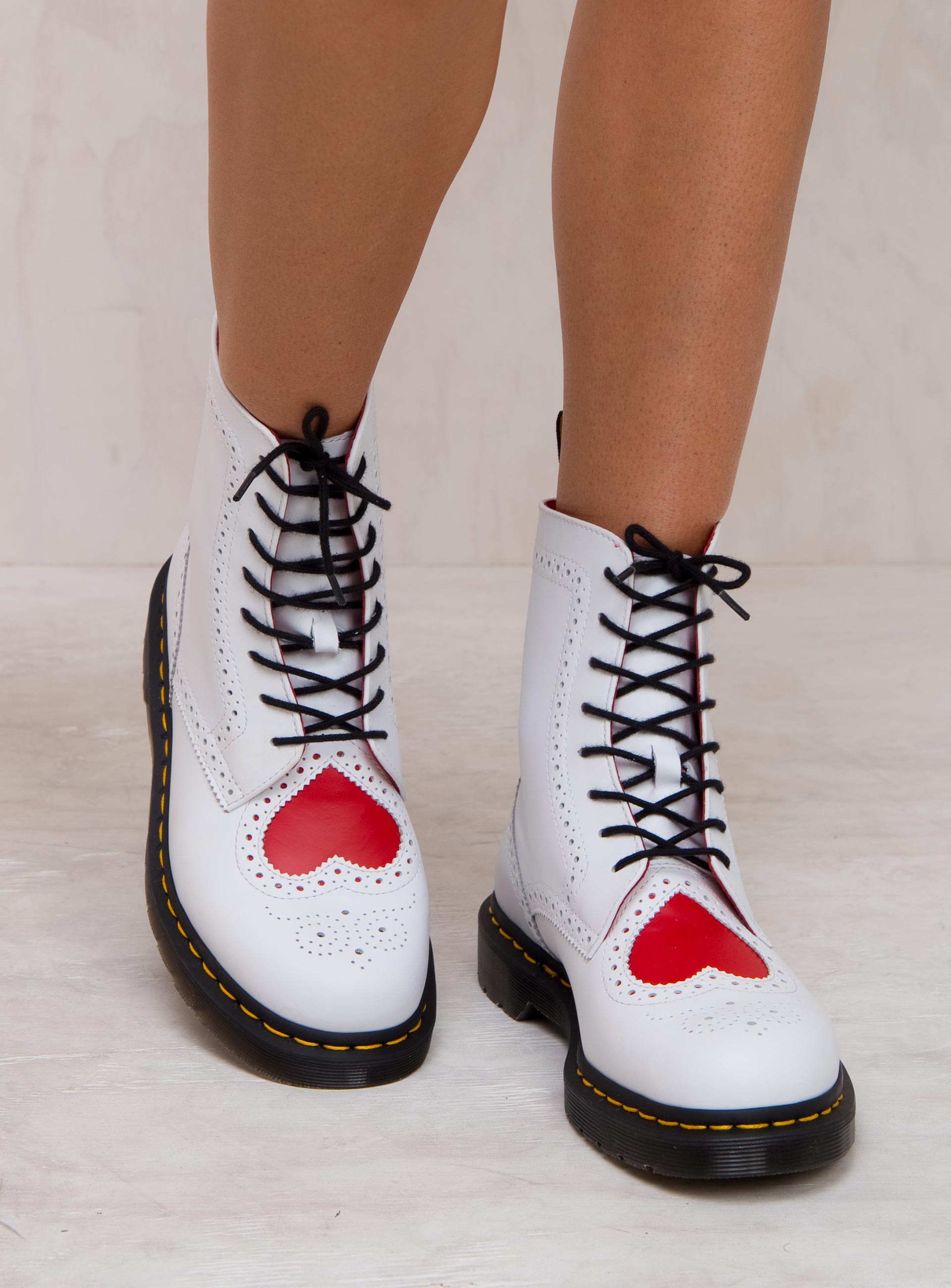 dr martens bentley ii heart white