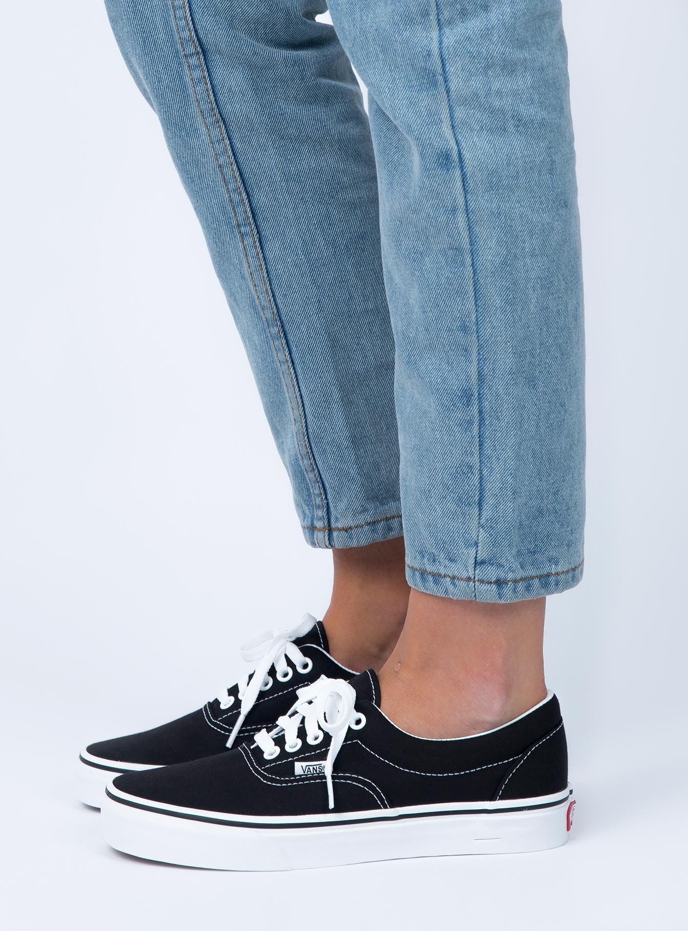 vans era black sneakers