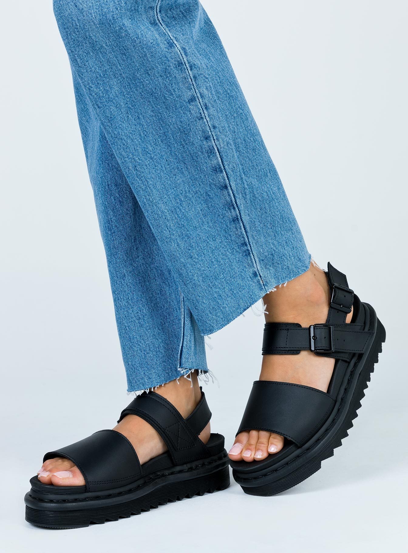 dr martens voss sandal black