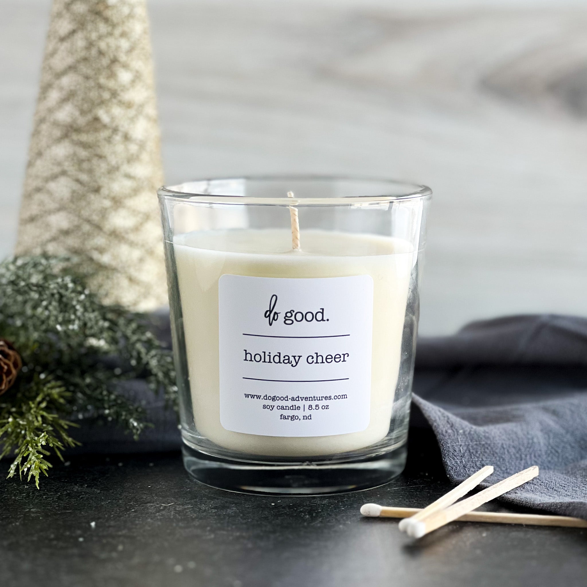 Deck The Halls Long-Lasting Scented Jar Candle (12 oz) – Traditional Holiday Collection