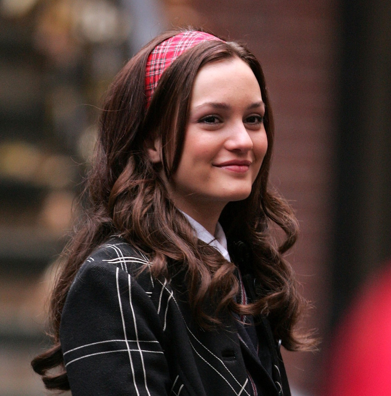 Leighton Meester bär ett hårband som Blair Waldorf