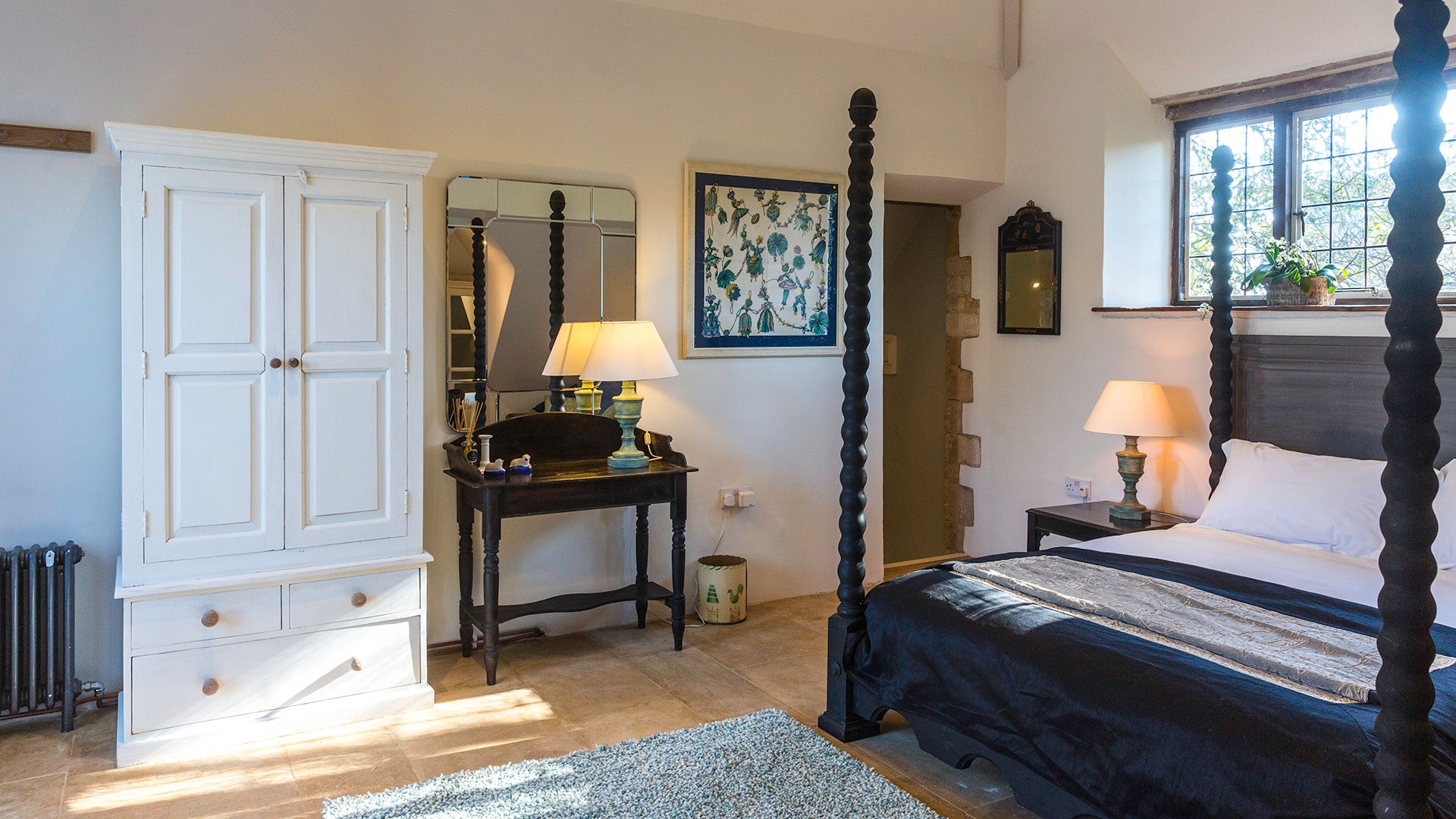 Cotswolds Cottage | four poster bed