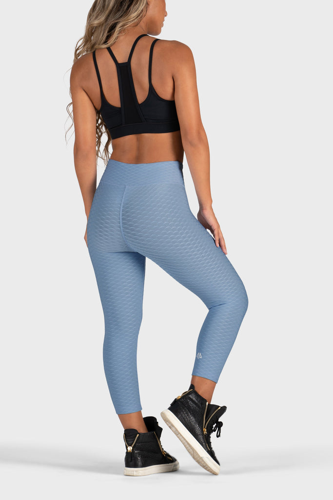 Posted by @mukdac: NEW Alphalux launching tomorrow @ 12 PM CST ⁣⁣ some  changes made to the Alphalux leggings: ⁣-tighter waist band, less room in  the waist & upper glutes area: This
