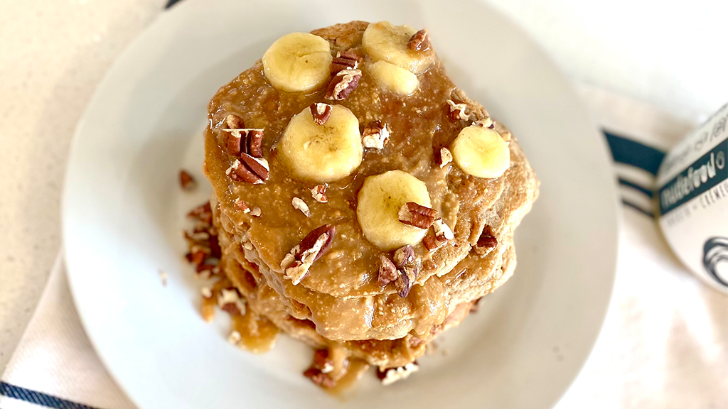 Vegan protein pancakes with banana.