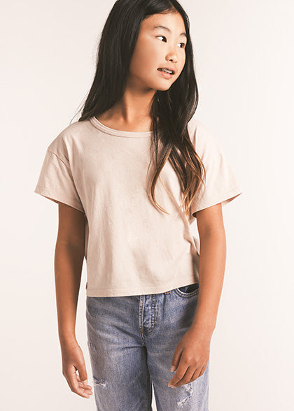 Girls Nattie Organic Tee in ash pink paired with distressed straight jeans.