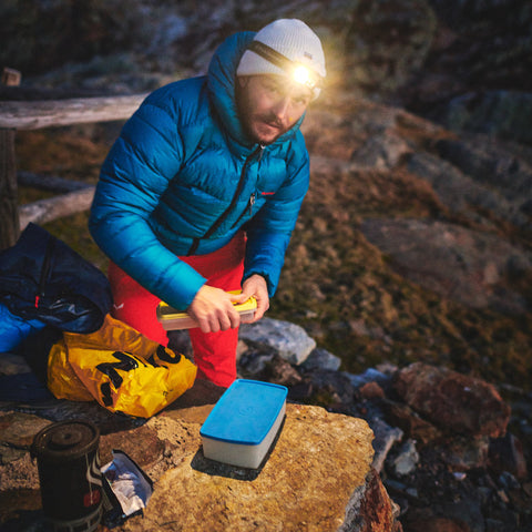 a person wearning the torch helmet wearning the blue jackets and sitting in the mountains