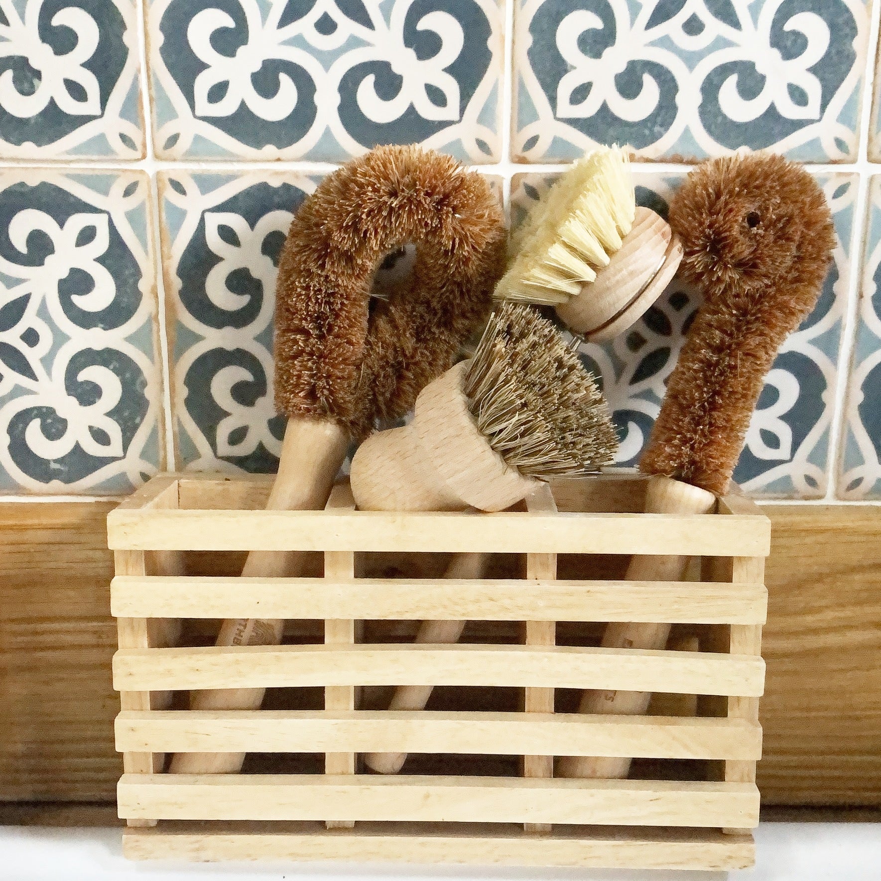 Super fast DIY pot-scrubber made from jute yarn. Plastic free and