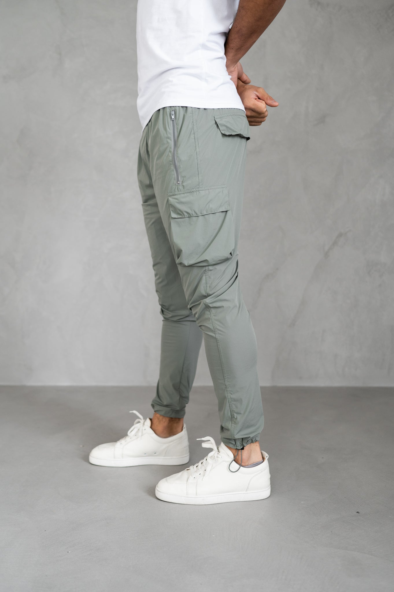 Solid Cotton Mens Casual Cargo Pant Tapered Fit Mid Rise Ankle Length  MultiPocket Stretchable Cargos