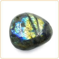 Galet de labradorite sur fond blanc Kaosix