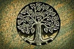 symbole arbre de vie sculpté dans du marbre vert kaosix