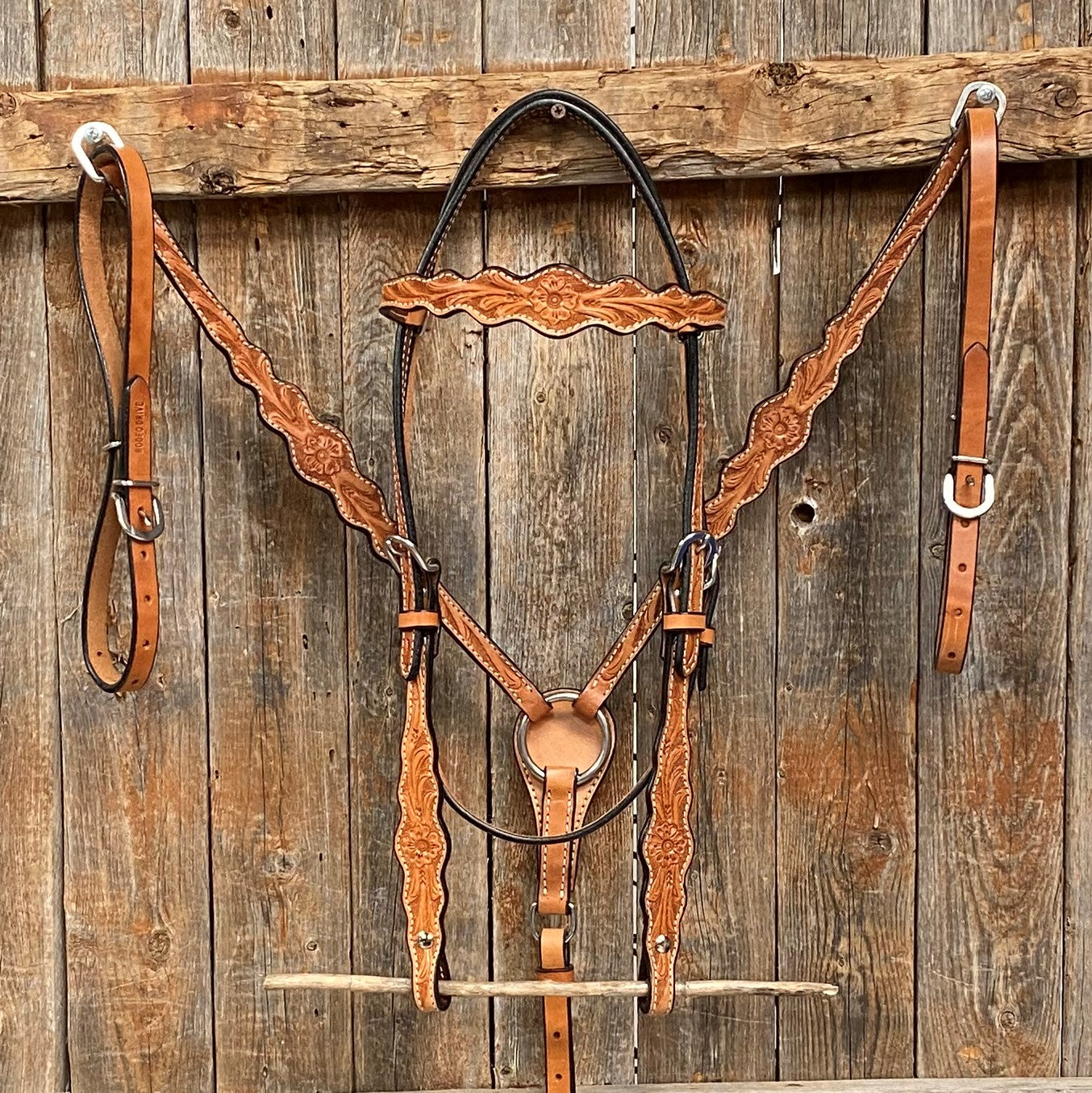 LV tack set scalloped design – The Gritty Spur