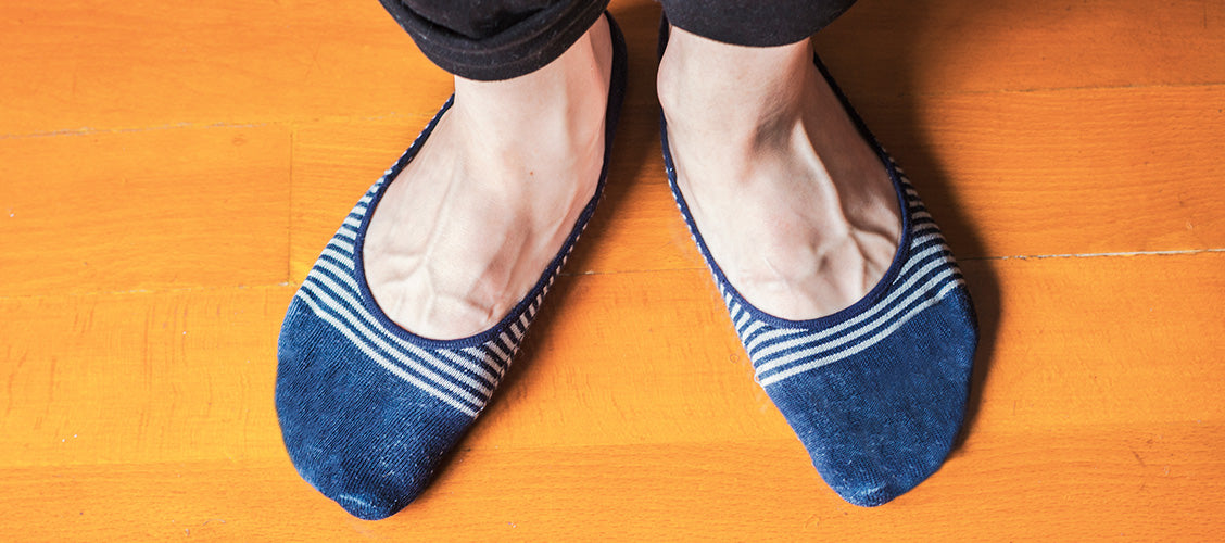 Man wearing blue no-show socks - Types of Socks