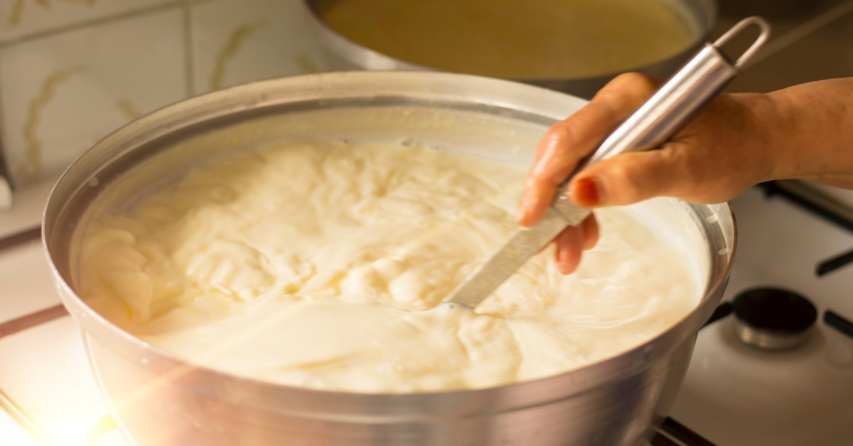 can a greek yogurt be substituted for sour cream when baking?