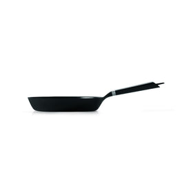 Vermicular Frying Pan, 7.9 inches (20 cm), Oak, Gas and Induction  Compatible, Cast Enamel, FP20-OK : : Home
