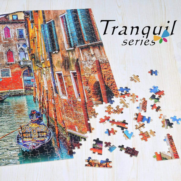 Solve White Pecock jigsaw puzzle online with 144 pieces