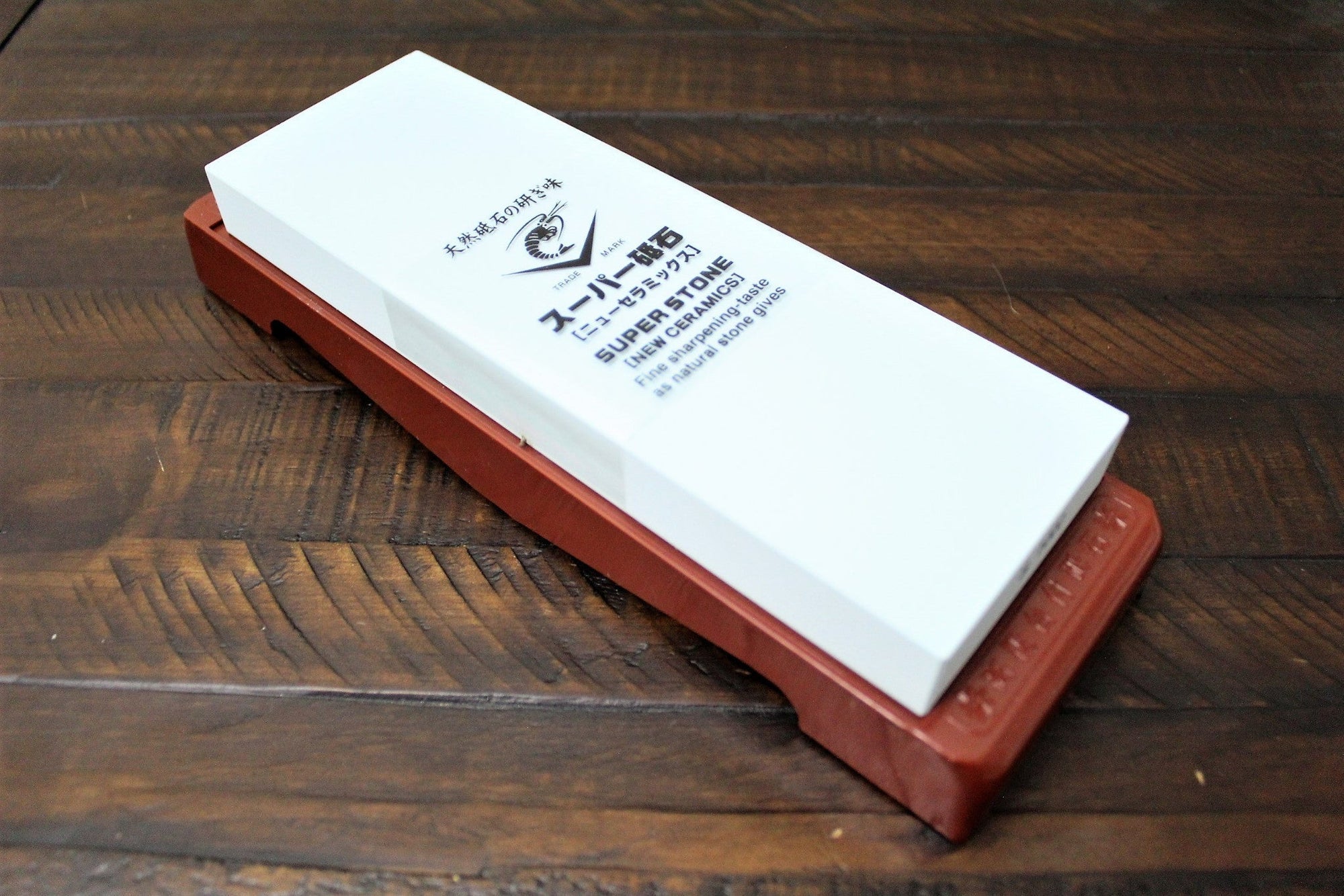 https://cdn.shopify.com/s/files/1/0077/4399/5970/files/accessories-naniwa-japanese-sharpening-stone-with-base-grit-1000-1_2000x.jpg?v=1698703621