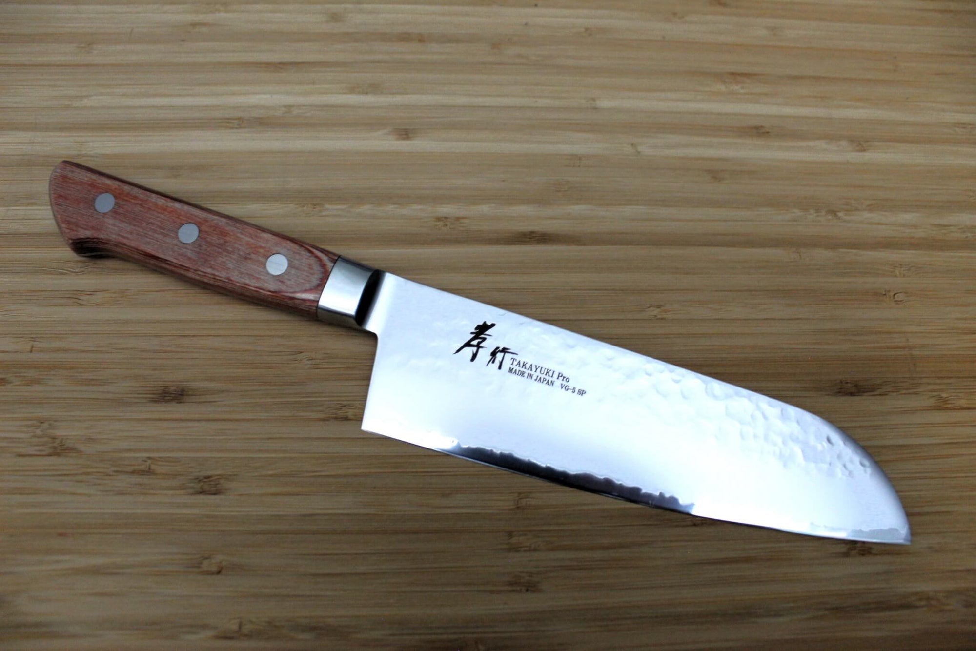 https://cdn.shopify.com/s/files/1/0077/4399/5970/files/kitchen-knife-sakai-takayuki-santoku-knife-170mm-6-7-vg-5-with-wood-handle-1_56094c4e-3d09-4f5f-8446-8170f709f94e_2000x.jpg?v=1698706278