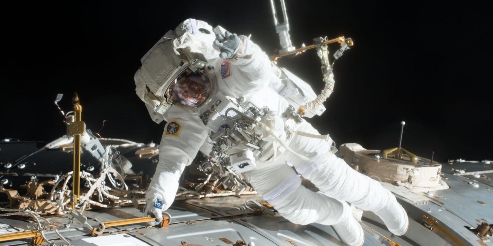 Des astronautes de la Nasa perdent une boîte à outils dans l