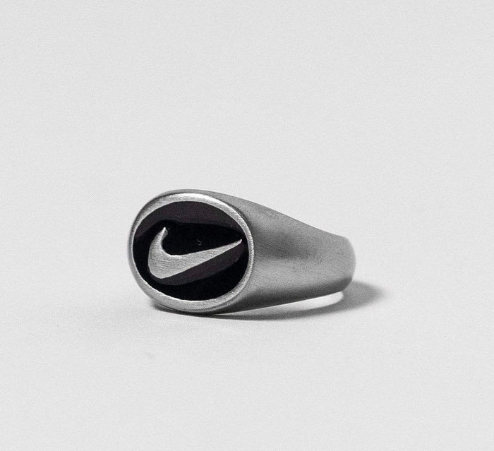 Nike swoosh signet ring – DW Vintage