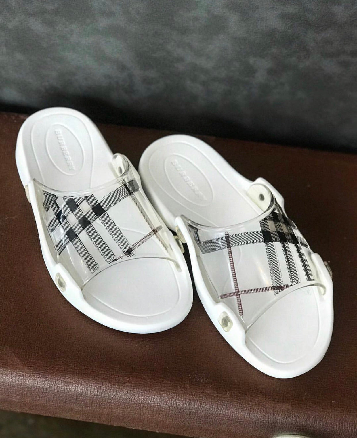 burberry flops