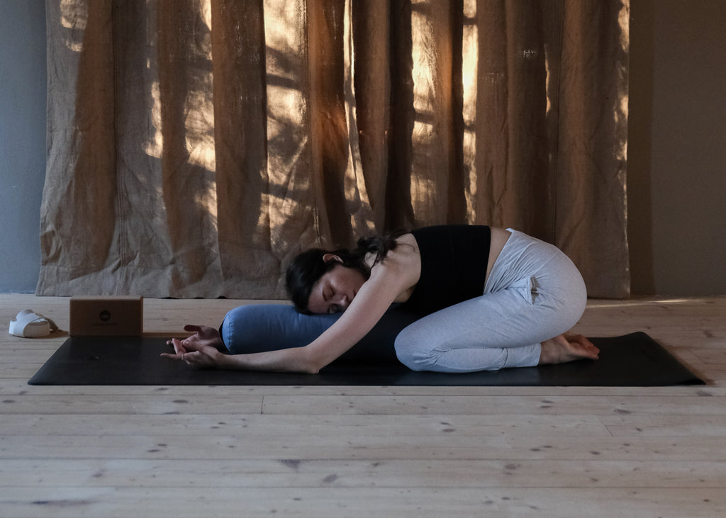 Yin Yoga for Inner Stillness | 45 min Winter Season Yin Yoga ❄ - YouTube