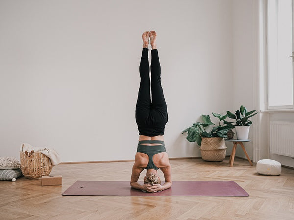 The headstand - Sirsasana: why you should change your perspective