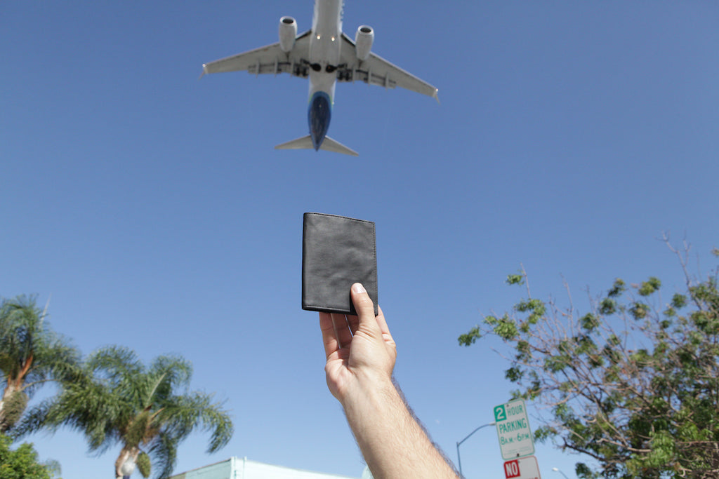 Allett Reisepass-Geldbörse mit dem Flugzeug
