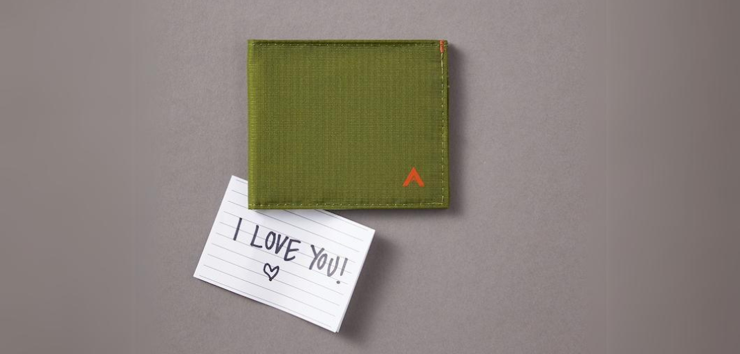 Allett Nylon-Geldbörse mit Zettel mit der Aufschrift „Ich liebe dich“.