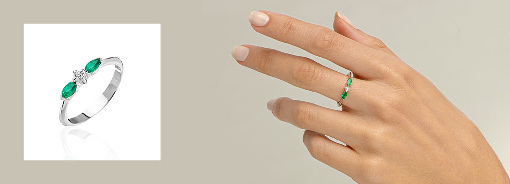 anillo con diamante y esmeraldas