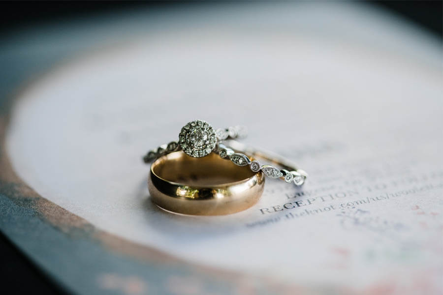 6 Ways to Secretly Find Out Her Ring Size