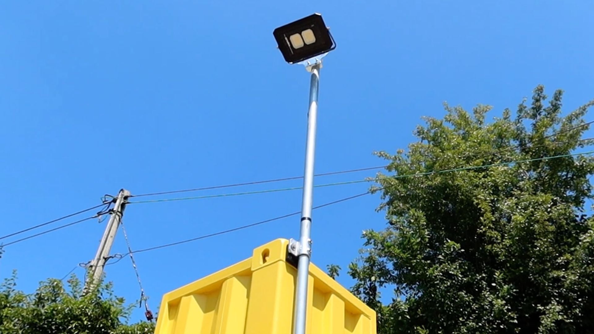 Full height floodlight