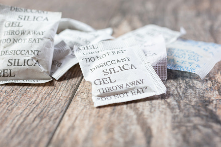 packets of desiccant silica gel