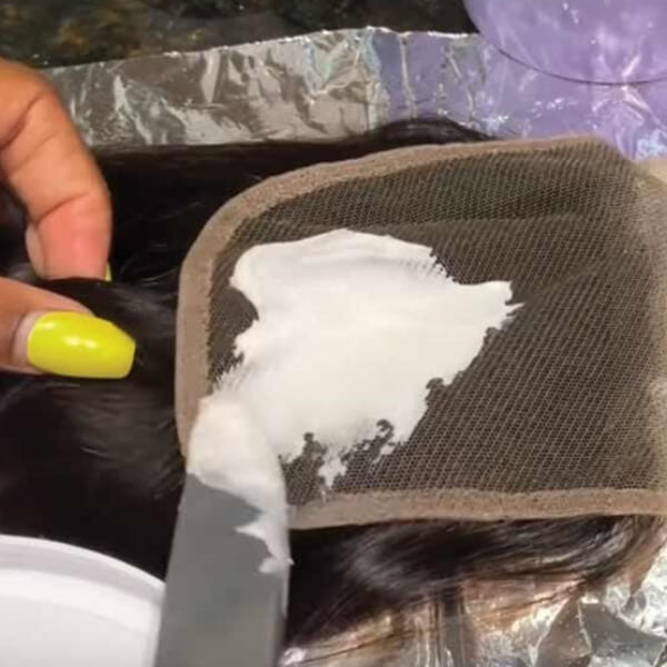 bleaching knots on a closure