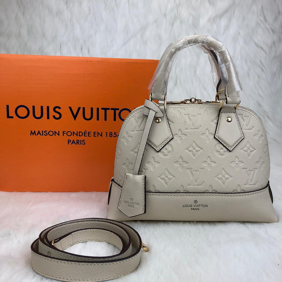 Louis Vuitton ALMA Neo alma bb (M44829)  Fancy bags, Women handbags, How  to make handbags